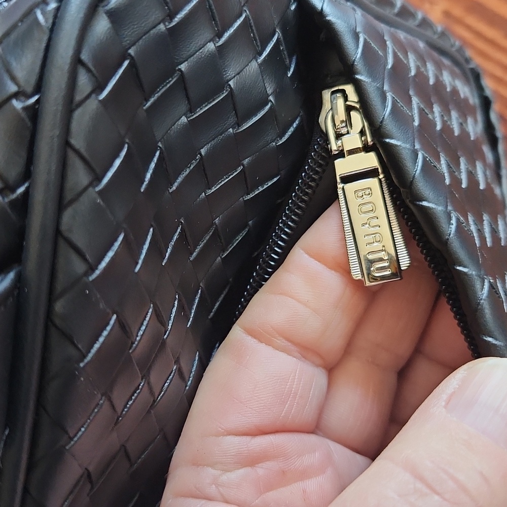 Boyatu Black Make up travel Bag โ NWT โ Woven Leather โ Silver Hardware โ Classy - Picture 10 of 15